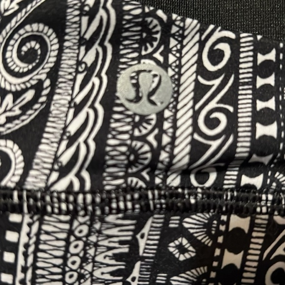 Lululemon Tribal Energy Bra - Picture 2 of 4